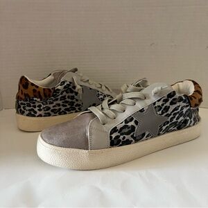 Madden Girl Lark Women’s Leopard Sneakers Size 7.5